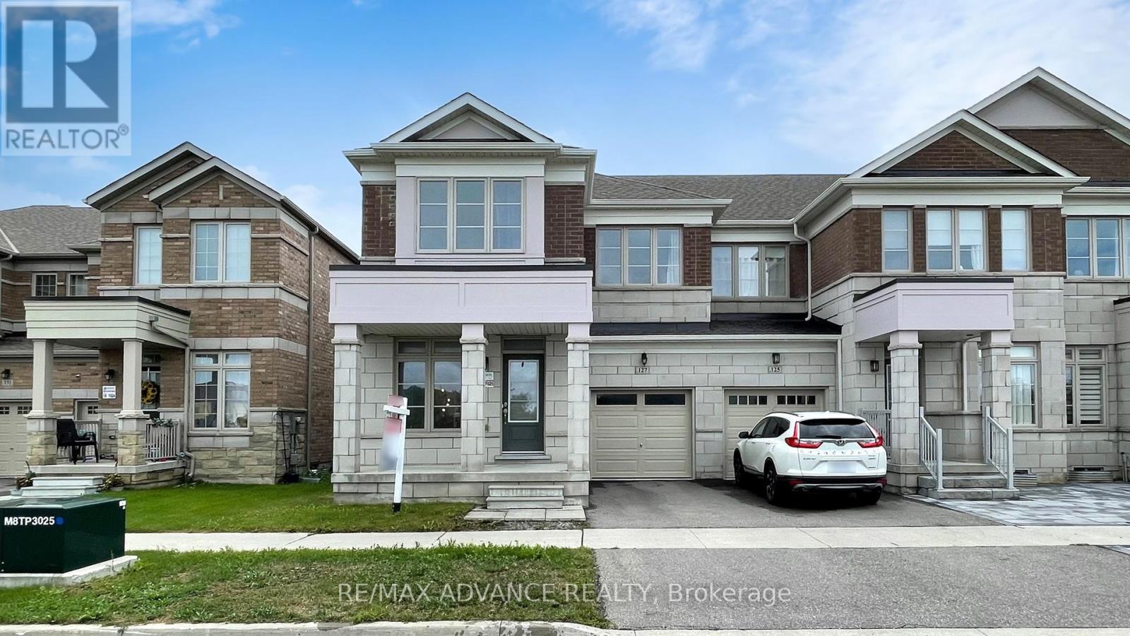 Photo 2 of 127 Decast Crescent, Markham ON