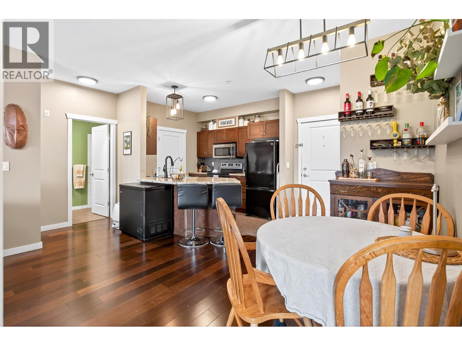 Photo 9 of 207 2336 Whyte Avenue, Port Coquitlam BC