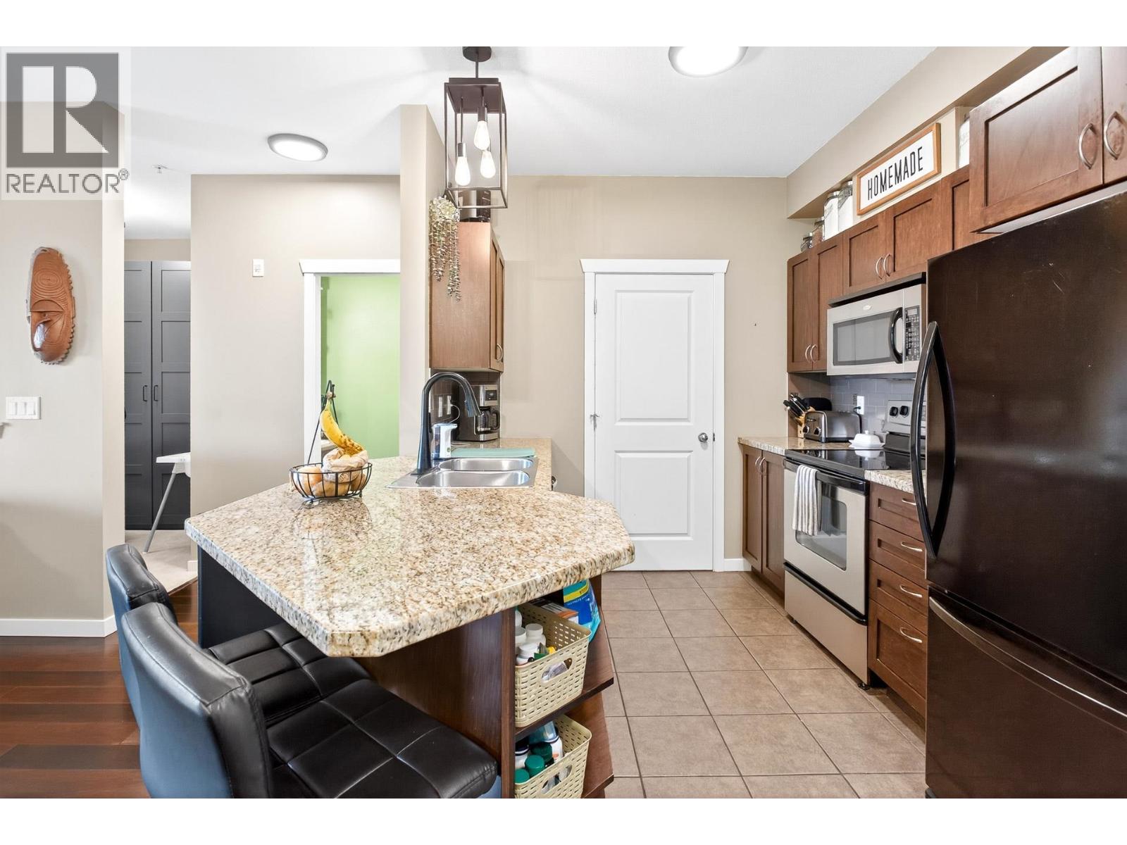 Photo 5 of 207 2336 Whyte Avenue, Port Coquitlam BC