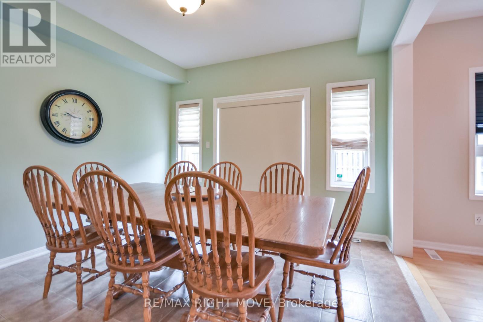 Photo 11 of 132 The Queensway, Barrie ON