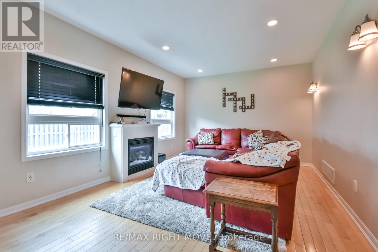 Photo 15 of 132 The Queensway, Barrie ON