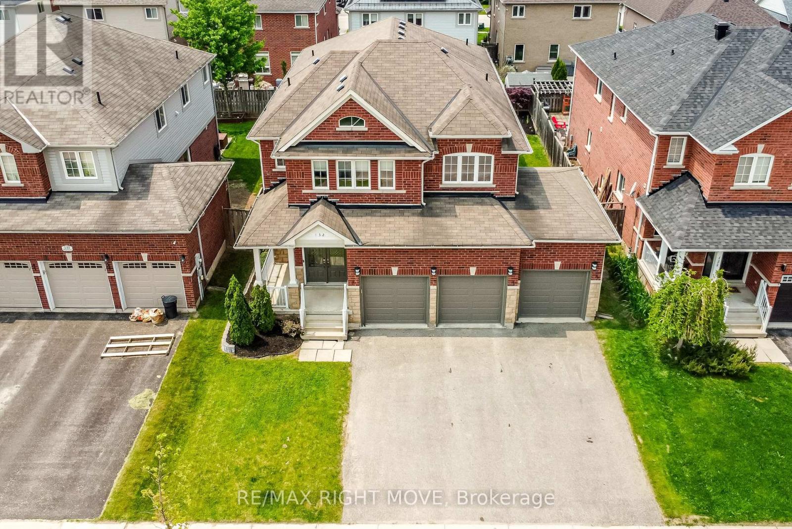 Photo 2 of 132 The Queensway, Barrie ON