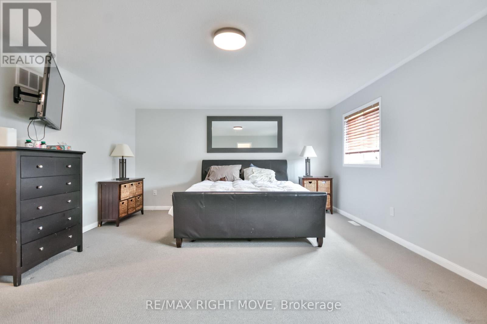 Photo 20 of 132 The Queensway, Barrie ON