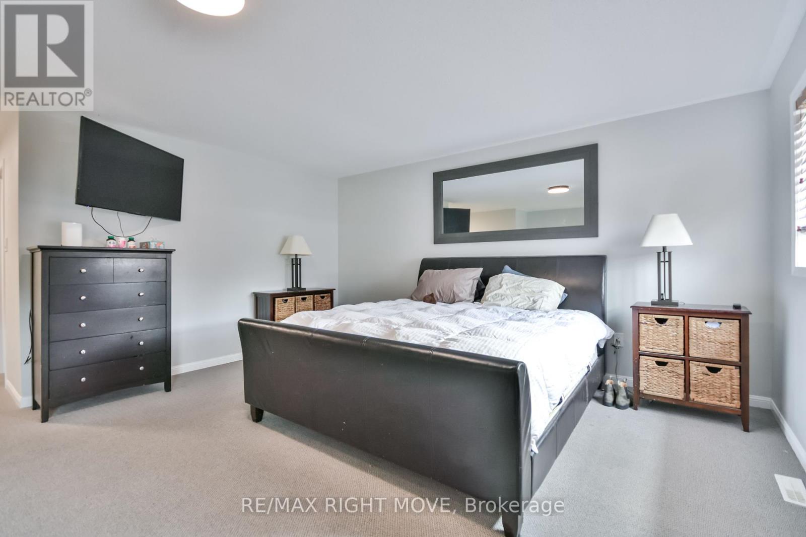 Photo 21 of 132 The Queensway, Barrie ON