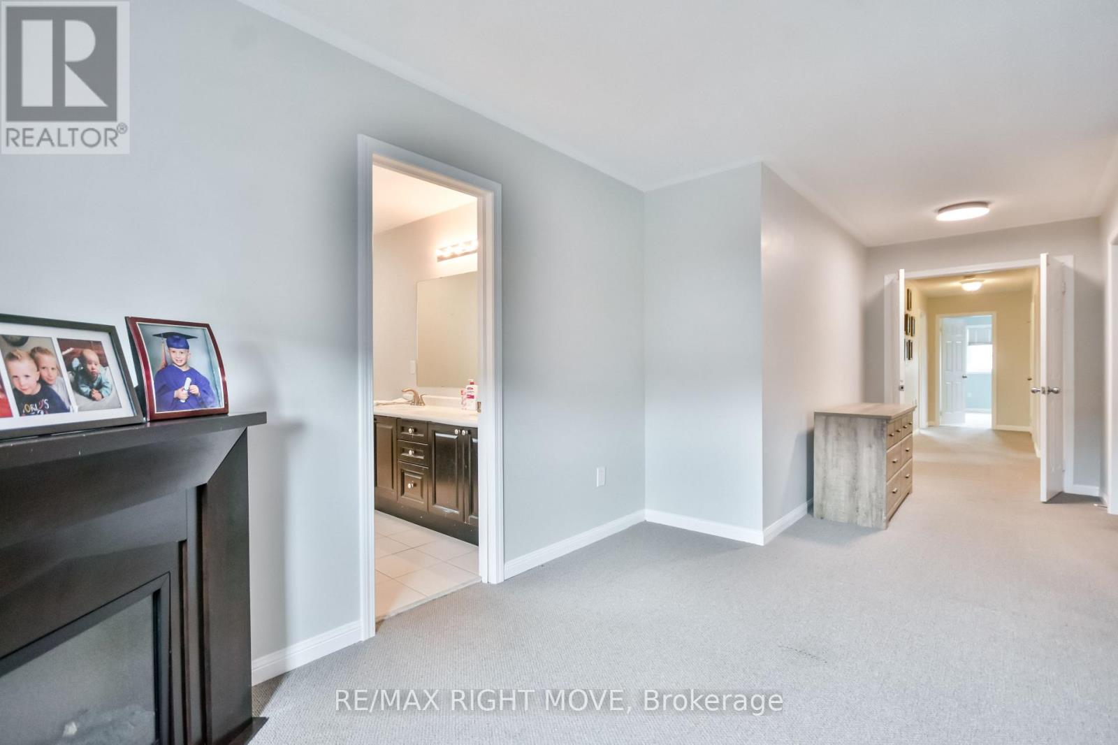 Photo 22 of 132 The Queensway, Barrie ON