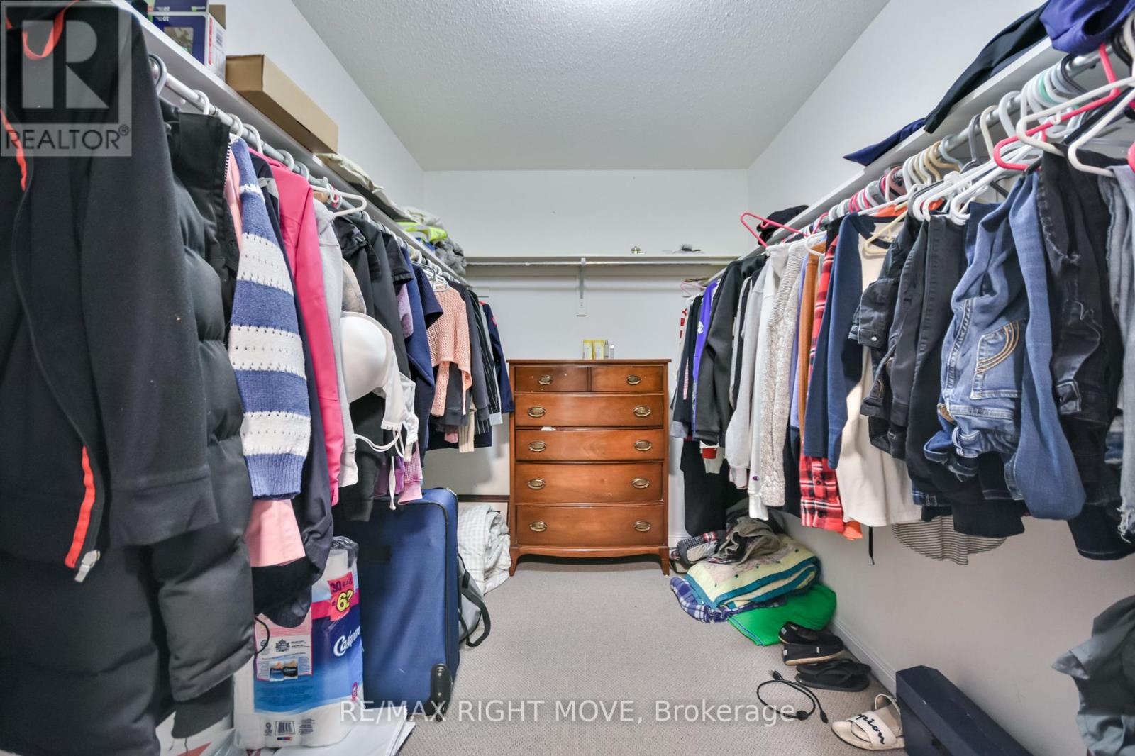 Photo 25 of 132 The Queensway, Barrie ON