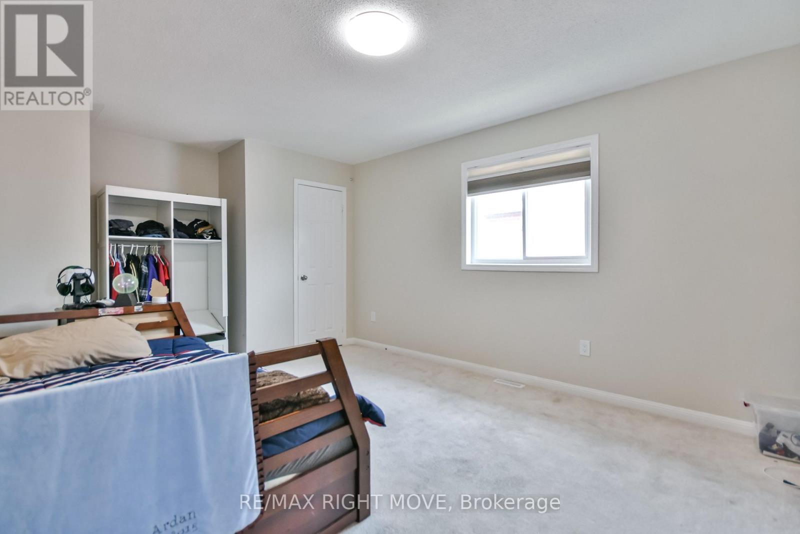 Photo 26 of 132 The Queensway, Barrie ON