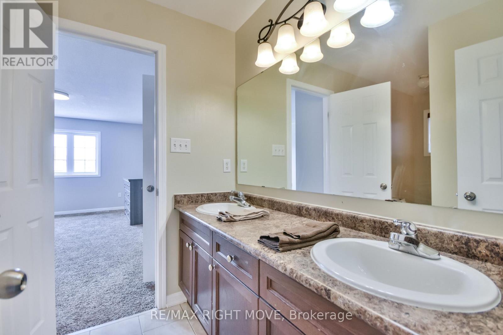 Photo 27 of 132 The Queensway, Barrie ON