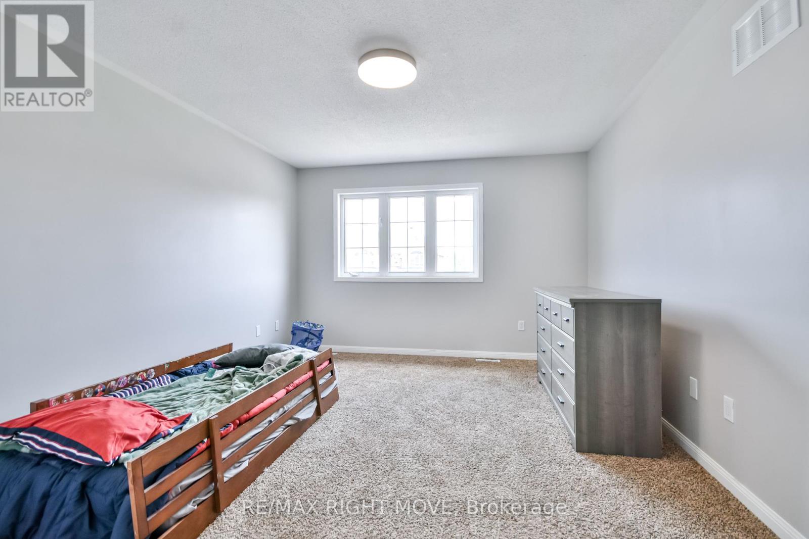 Photo 28 of 132 The Queensway, Barrie ON