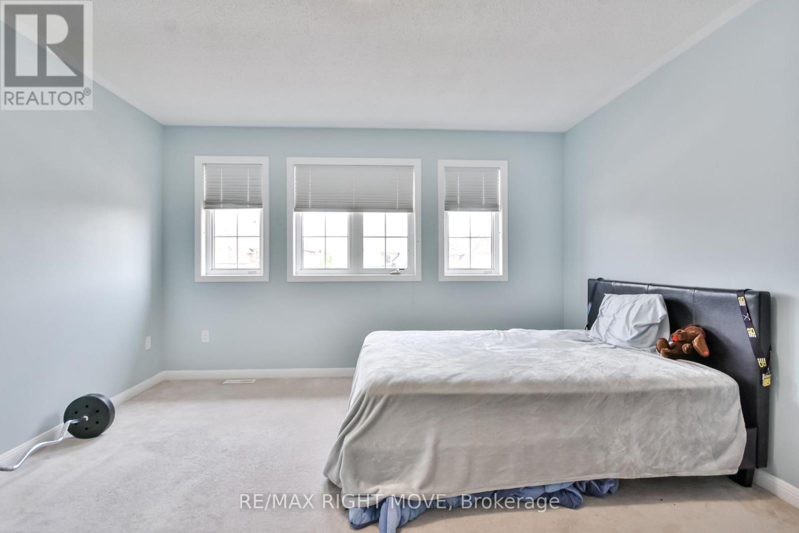 Photo 30 of 132 The Queensway, Barrie ON