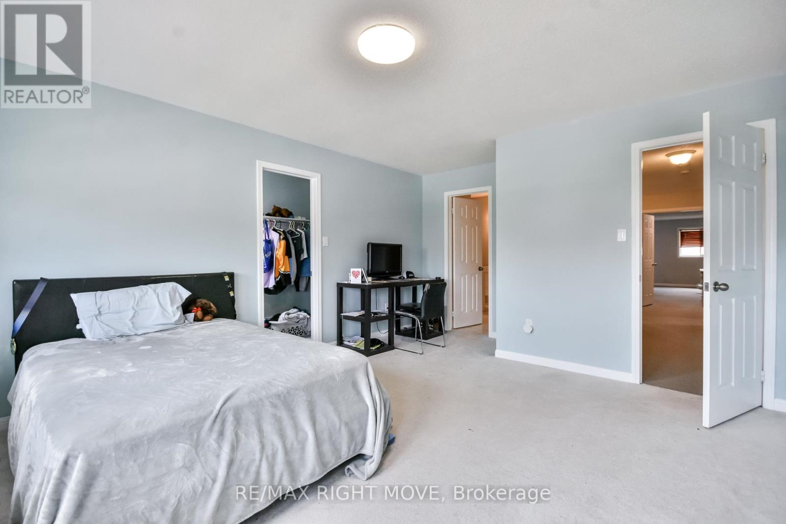 Photo 31 of 132 The Queensway, Barrie ON