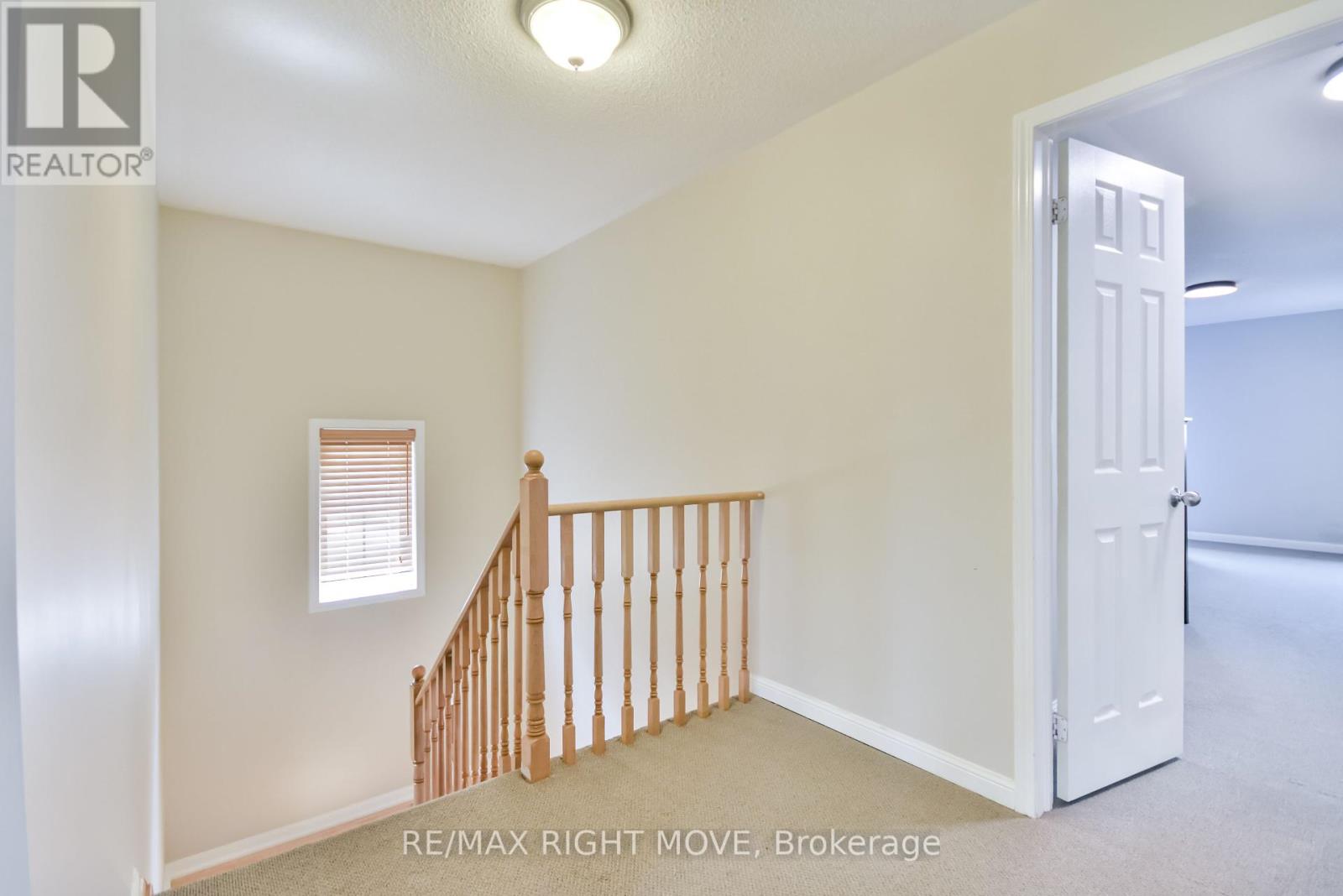 Photo 33 of 132 The Queensway, Barrie ON