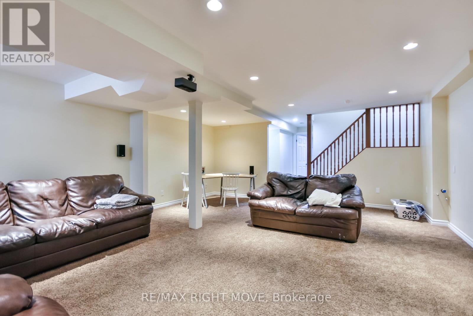 Photo 34 of 132 The Queensway, Barrie ON
