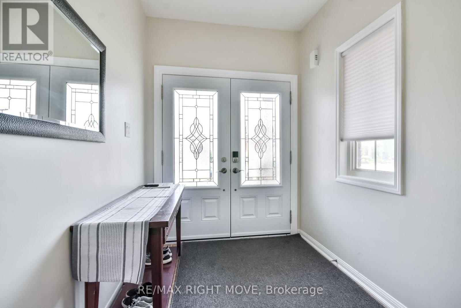 Photo 4 of 132 The Queensway, Barrie ON