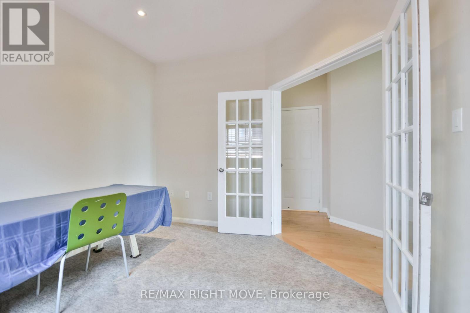 Photo 6 of 132 The Queensway, Barrie ON