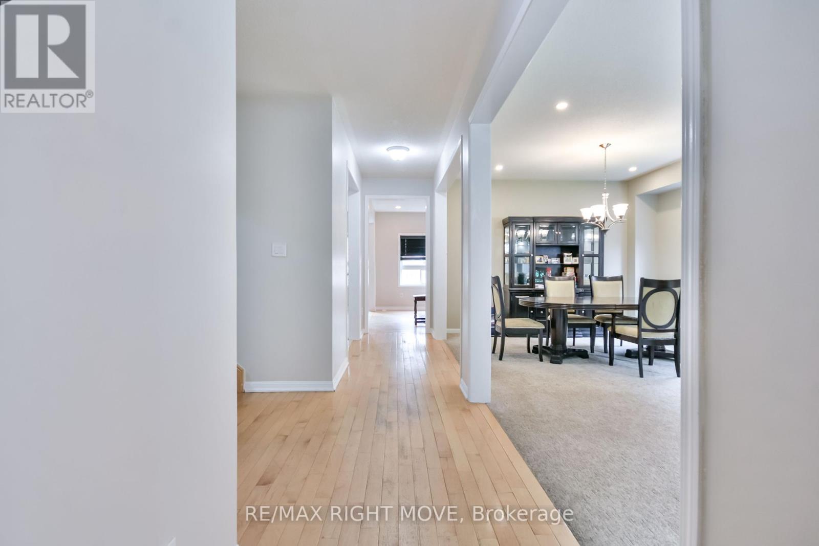 Photo 7 of 132 The Queensway, Barrie ON
