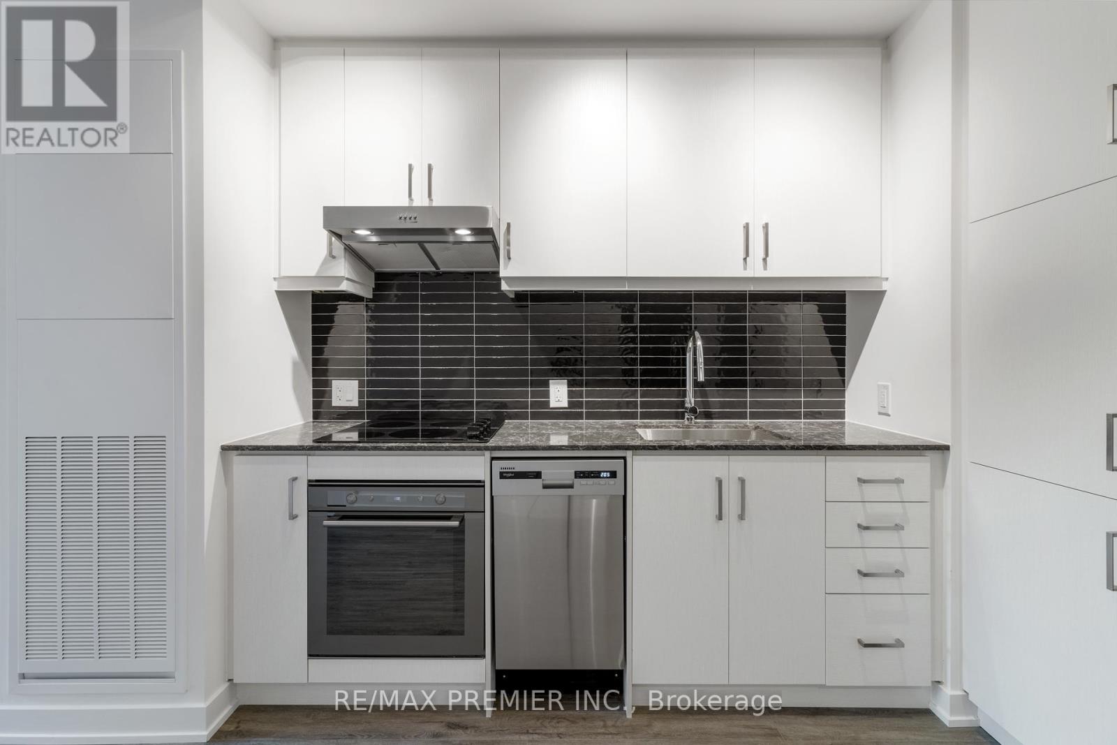 Photo 11 of 308 9 Tecumseth Street, Toronto ON