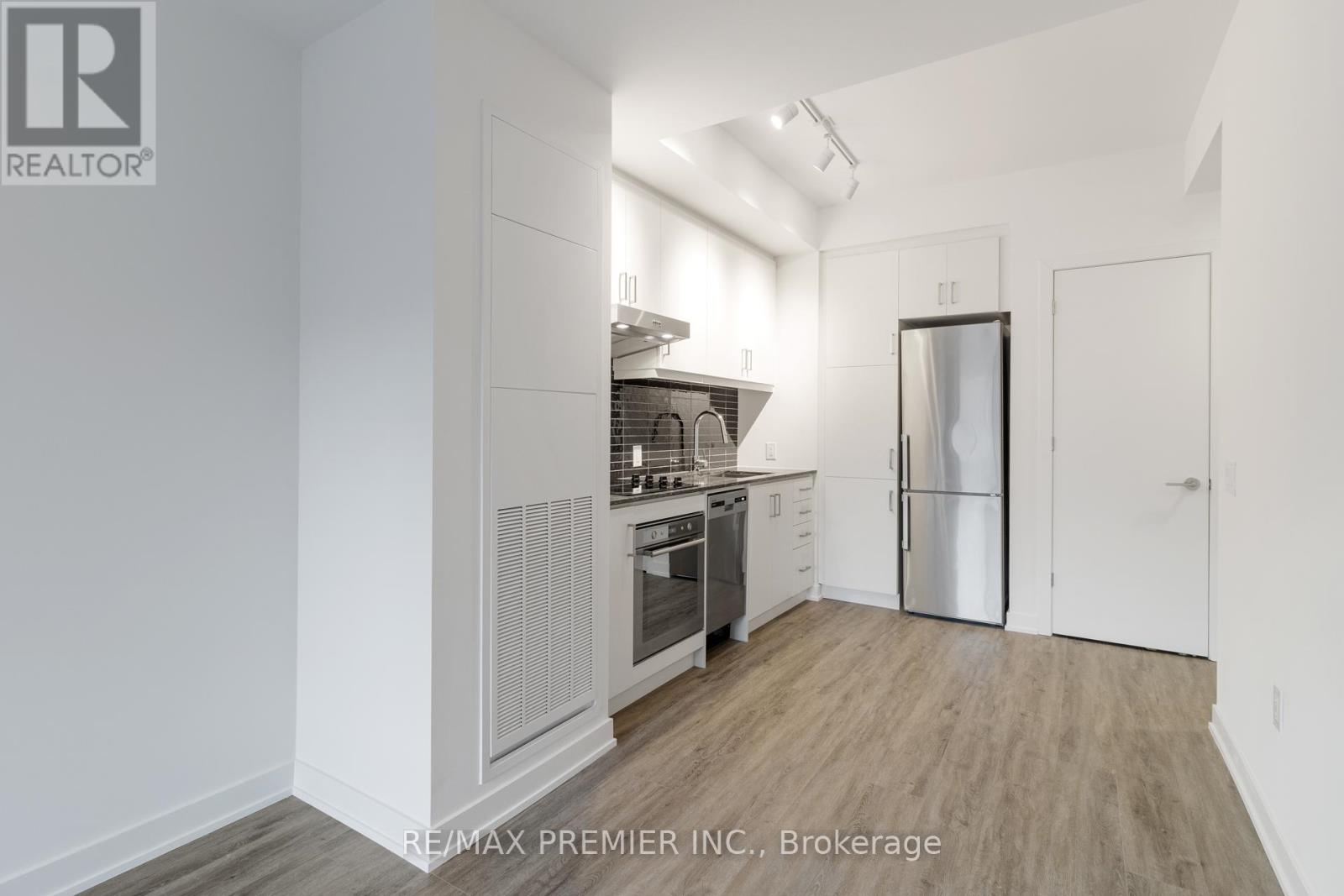 Photo 10 of 308 9 Tecumseth Street, Toronto ON