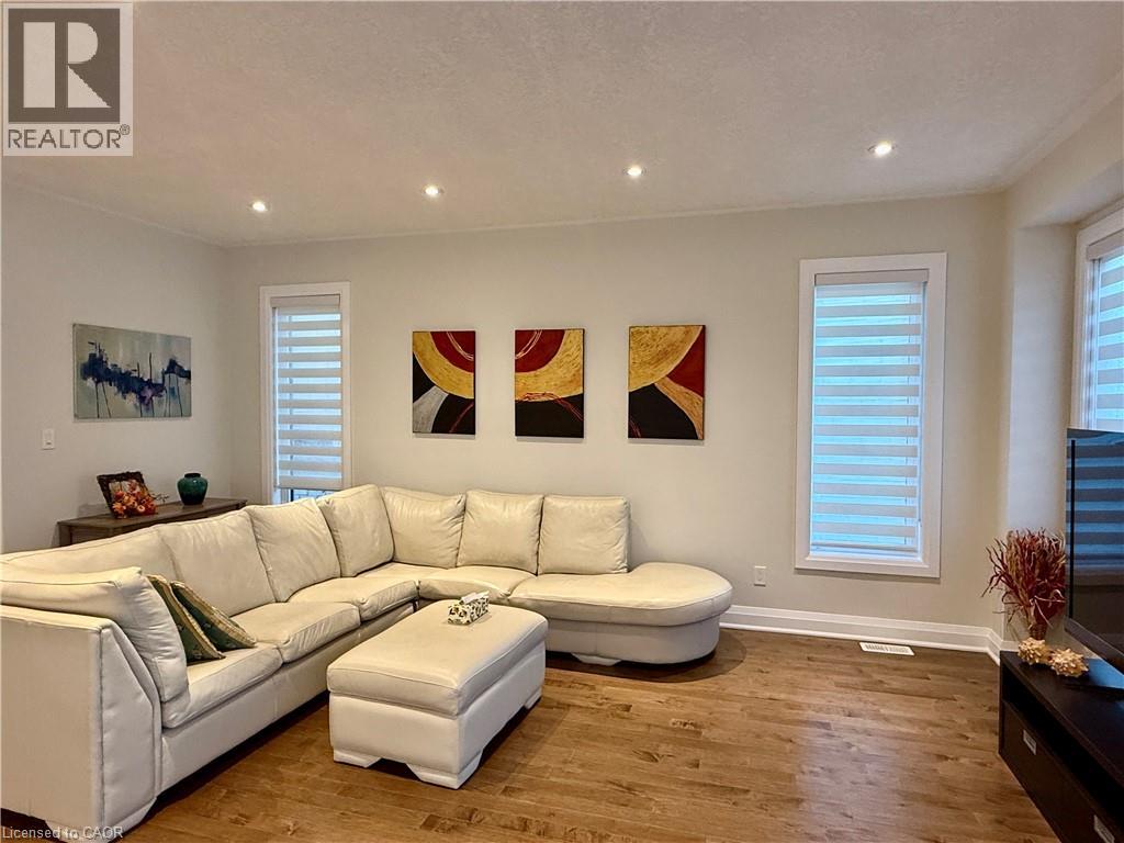 Photo 7 of 296 Chokecherry Crescent Crescent, Waterloo ON