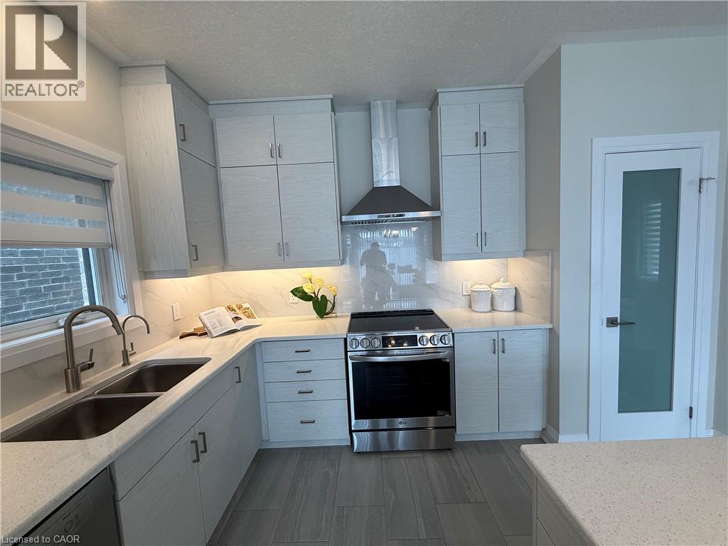 Photo 15 of 296 Chokecherry Crescent Crescent, Waterloo ON