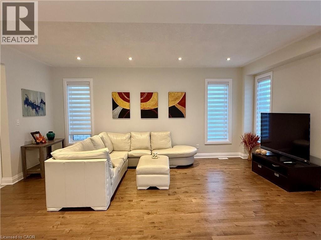 Photo 6 of 296 Chokecherry Crescent Crescent, Waterloo ON