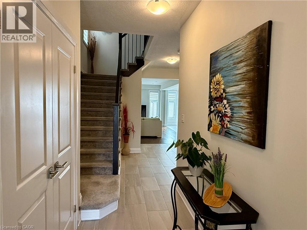 Photo 3 of 296 Chokecherry Crescent Crescent, Waterloo ON