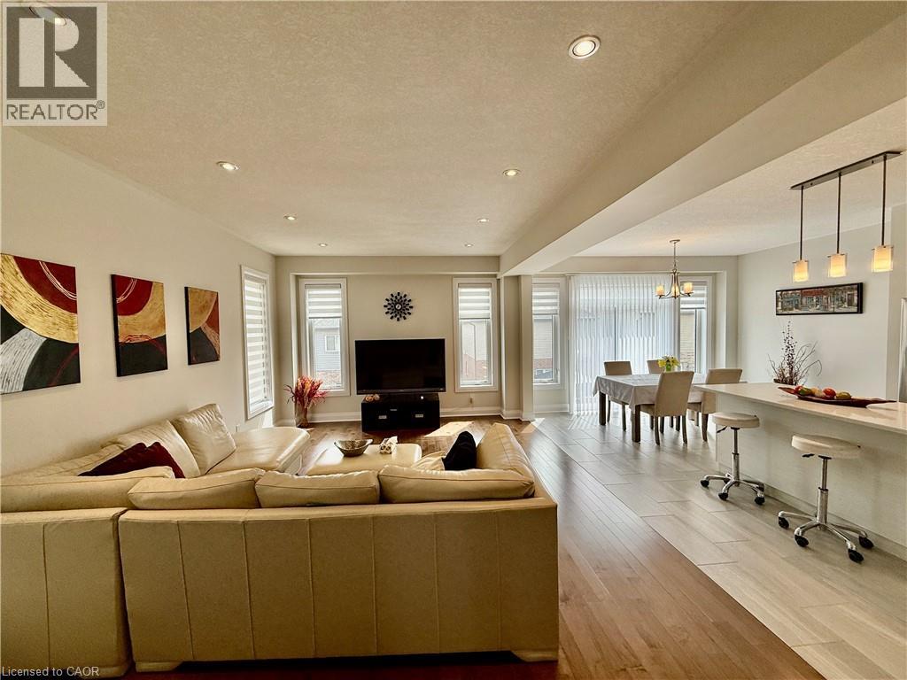 Photo 5 of 296 Chokecherry Crescent Crescent, Waterloo ON