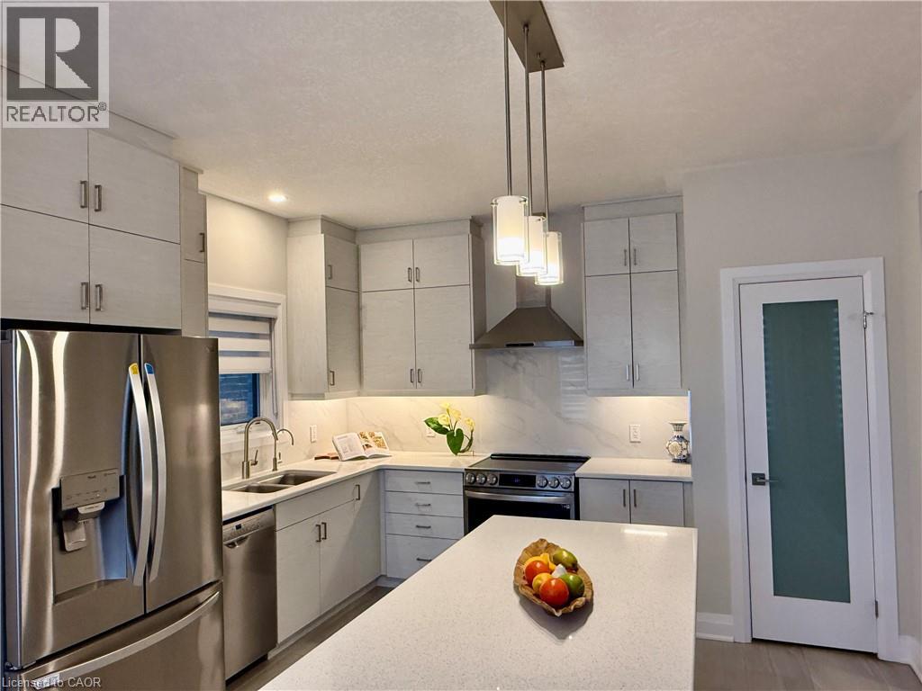 Photo 10 of 296 Chokecherry Crescent Crescent, Waterloo ON