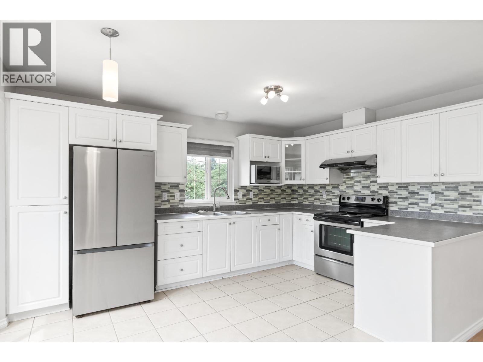 Photo 11 of 20660 Thorne Avenue, Maple Ridge BC