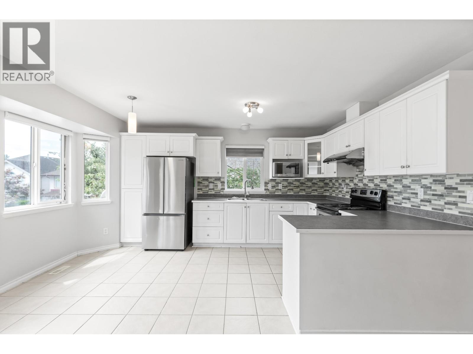 Photo 12 of 20660 Thorne Avenue, Maple Ridge BC