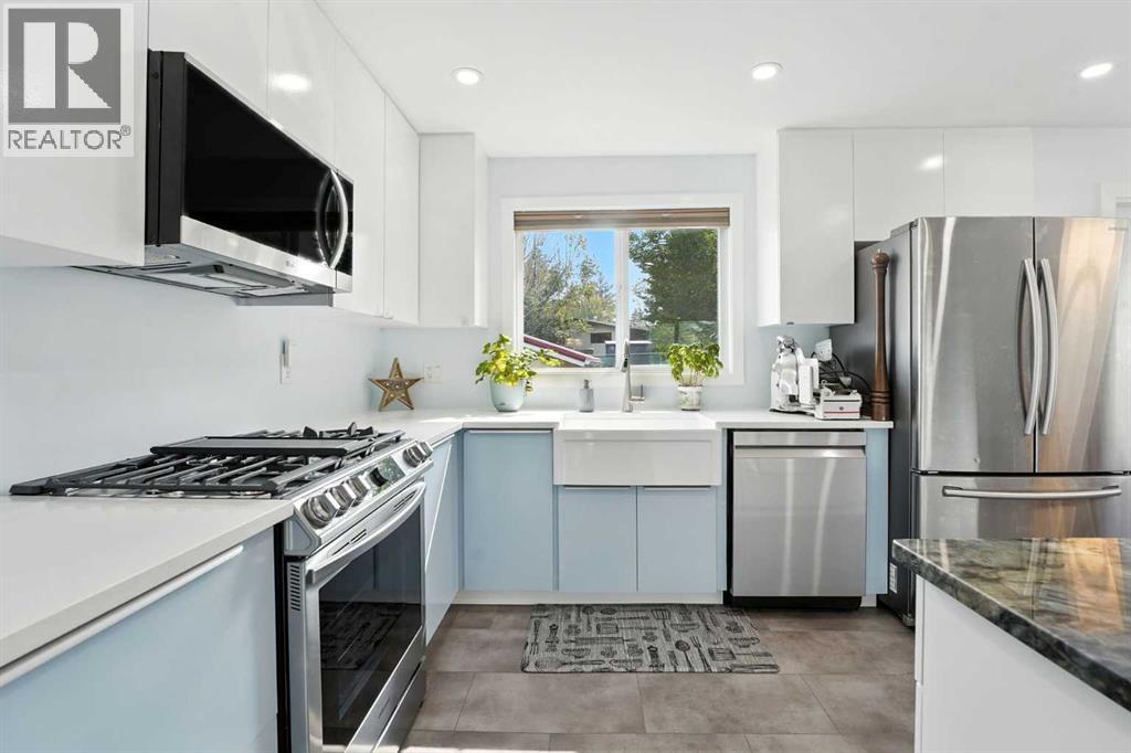 Photo 7 of 1454 Hunterbrook Road Nw, Calgary AB