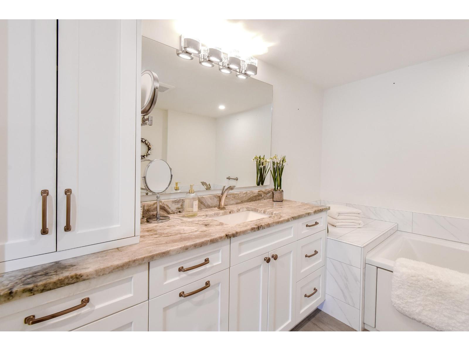 Photo 17 of 103 1441 Blackwood Street, White Rock BC