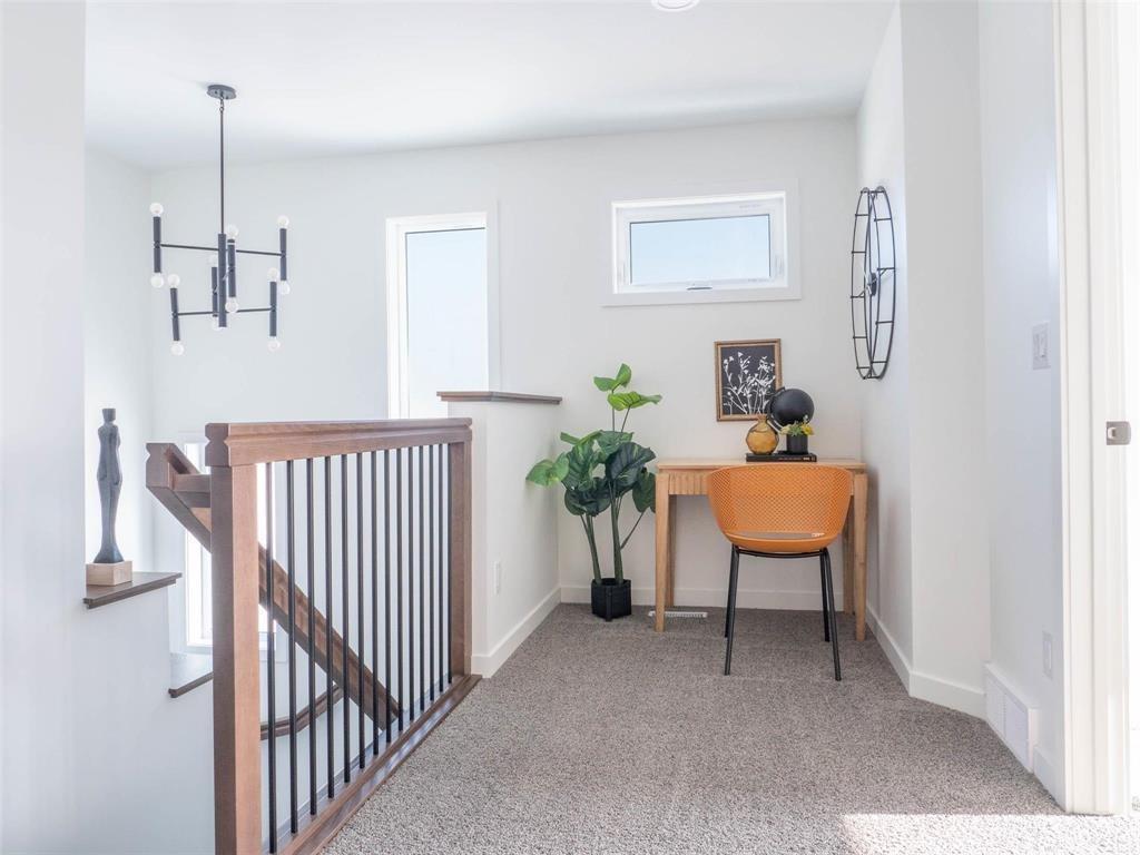 Photo 5 of 554 Couture Crescent, Winnipeg MB