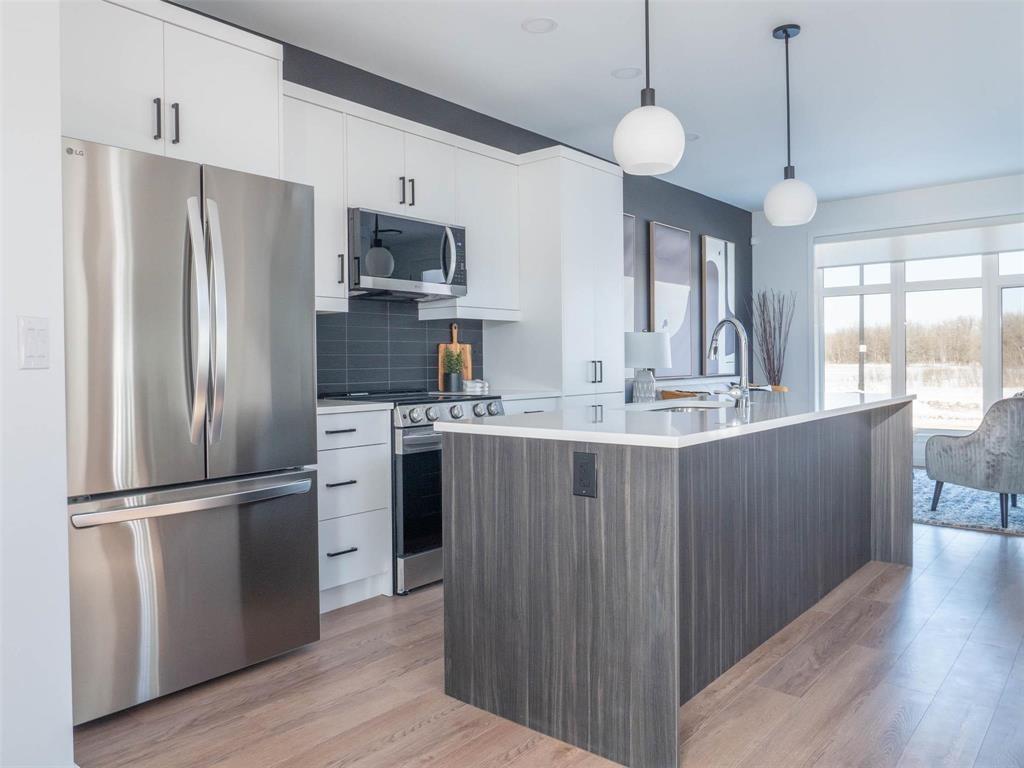 Photo 4 of 554 Couture Crescent, Winnipeg MB