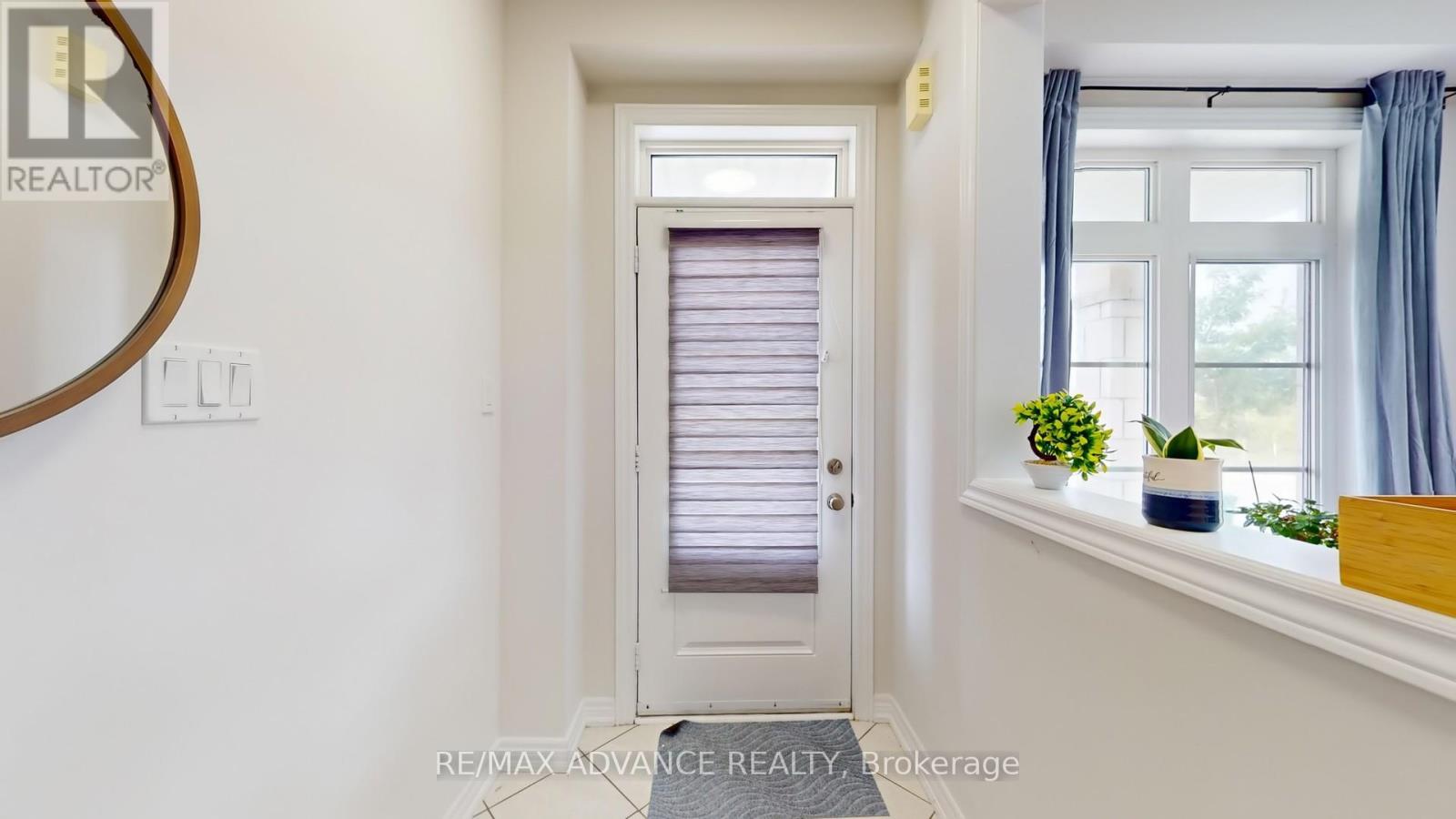 Photo 23 of 127 Decast Crescent, Markham ON