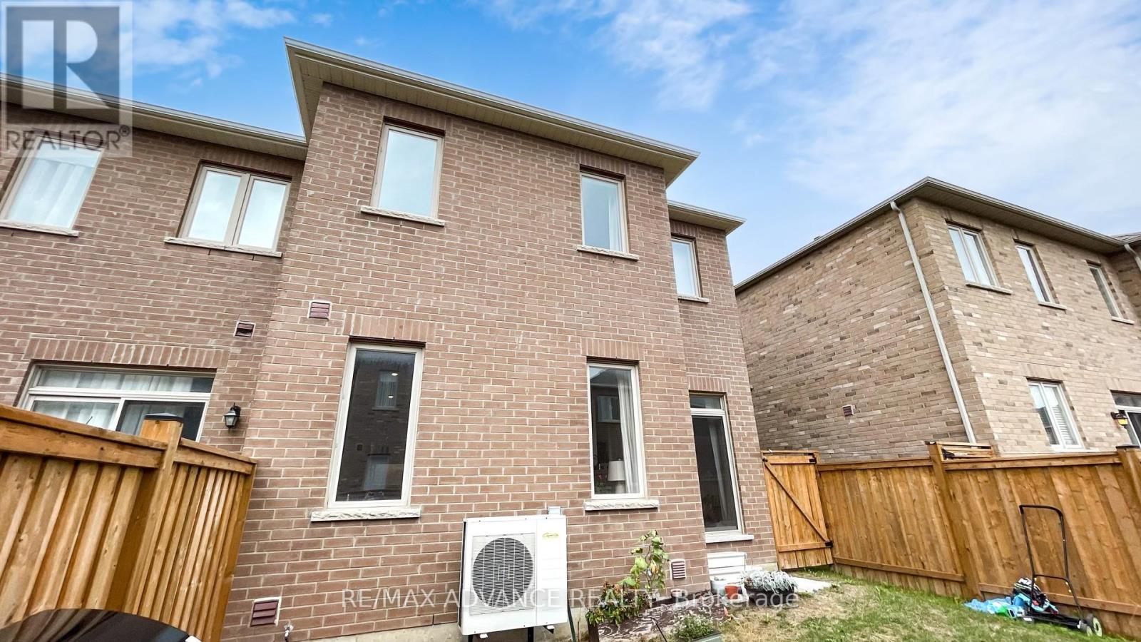 Photo 45 of 127 Decast Crescent, Markham ON