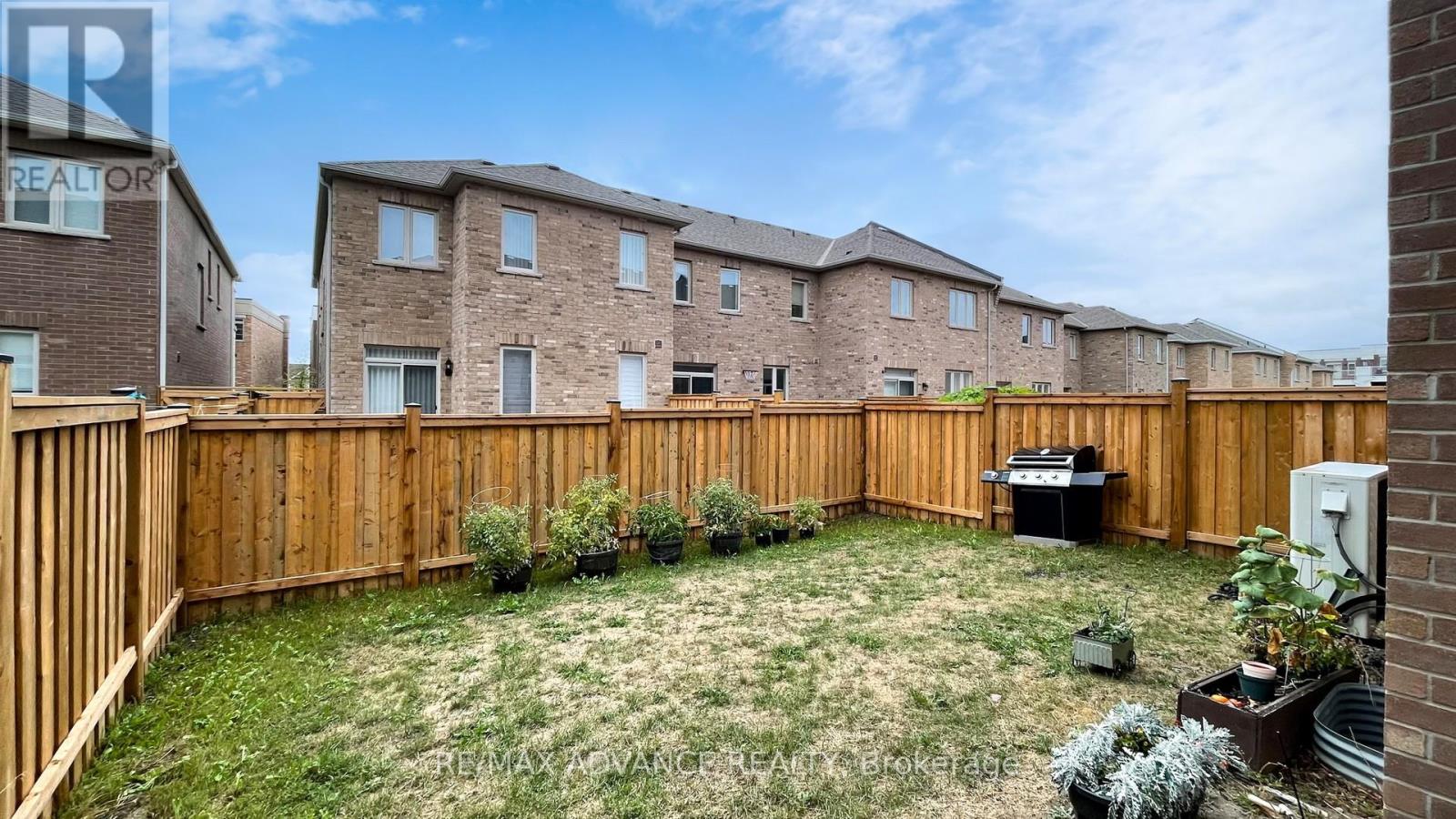 Photo 46 of 127 Decast Crescent, Markham ON