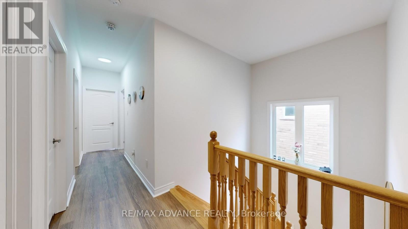 Photo 25 of 127 Decast Crescent, Markham ON