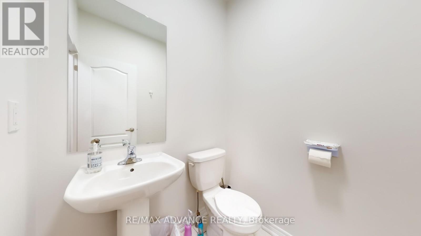 Photo 21 of 127 Decast Crescent, Markham ON