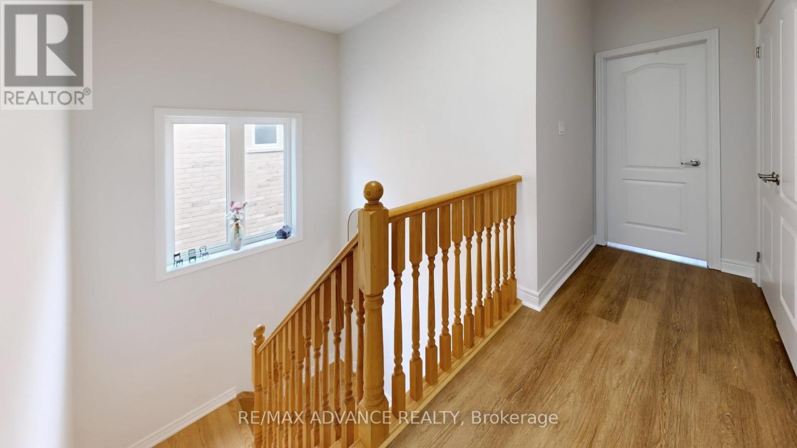 Photo 26 of 127 Decast Crescent, Markham ON