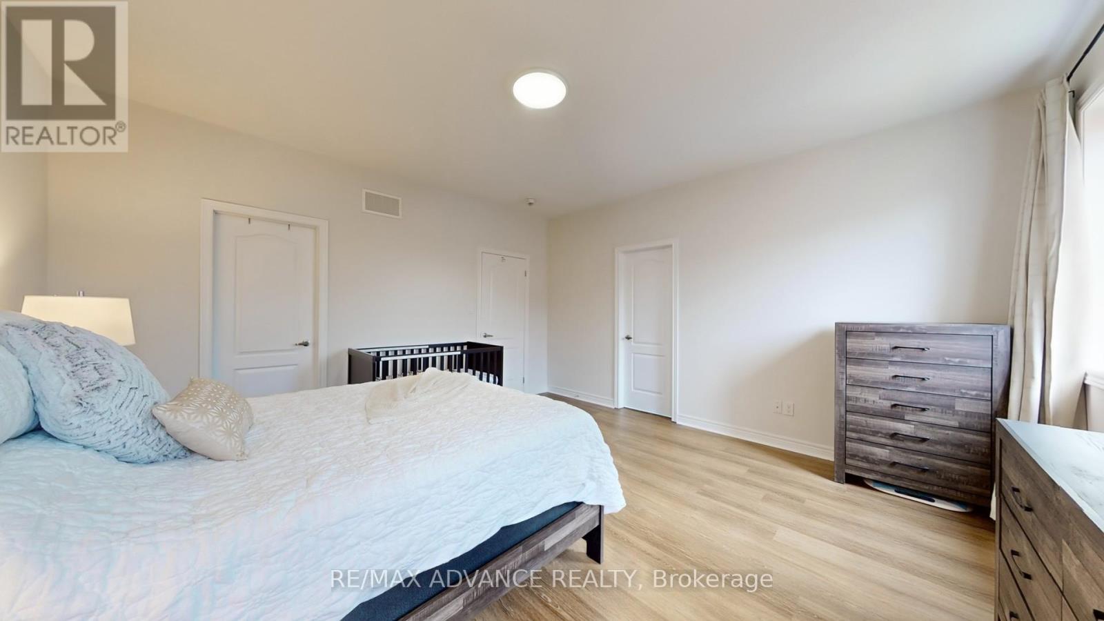 Photo 30 of 127 Decast Crescent, Markham ON