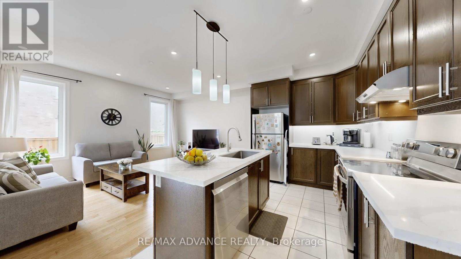 Photo 16 of 127 Decast Crescent, Markham ON