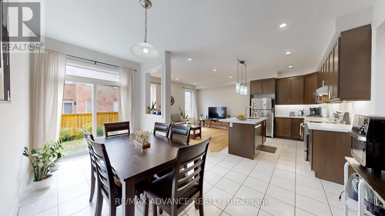 Photo 18 of 127 Decast Crescent, Markham ON