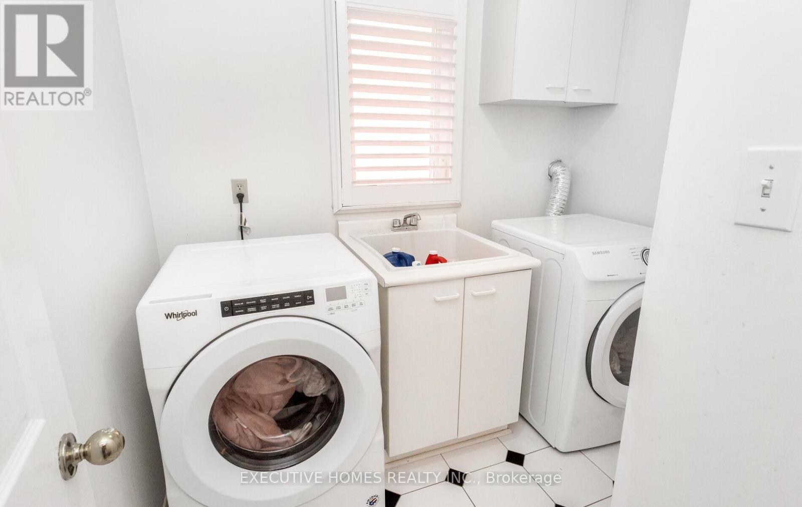 Photo 23 of 5489 Glen Erin Drive, Mississauga ON