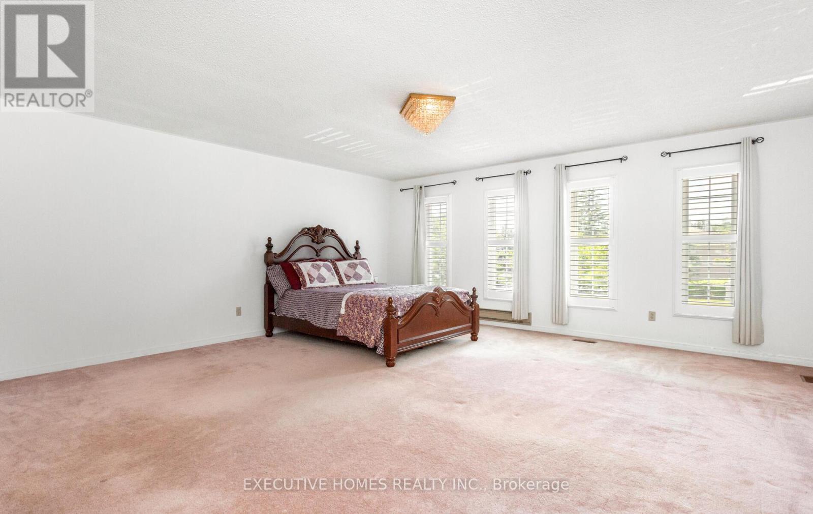 Photo 25 of 5489 Glen Erin Drive, Mississauga ON