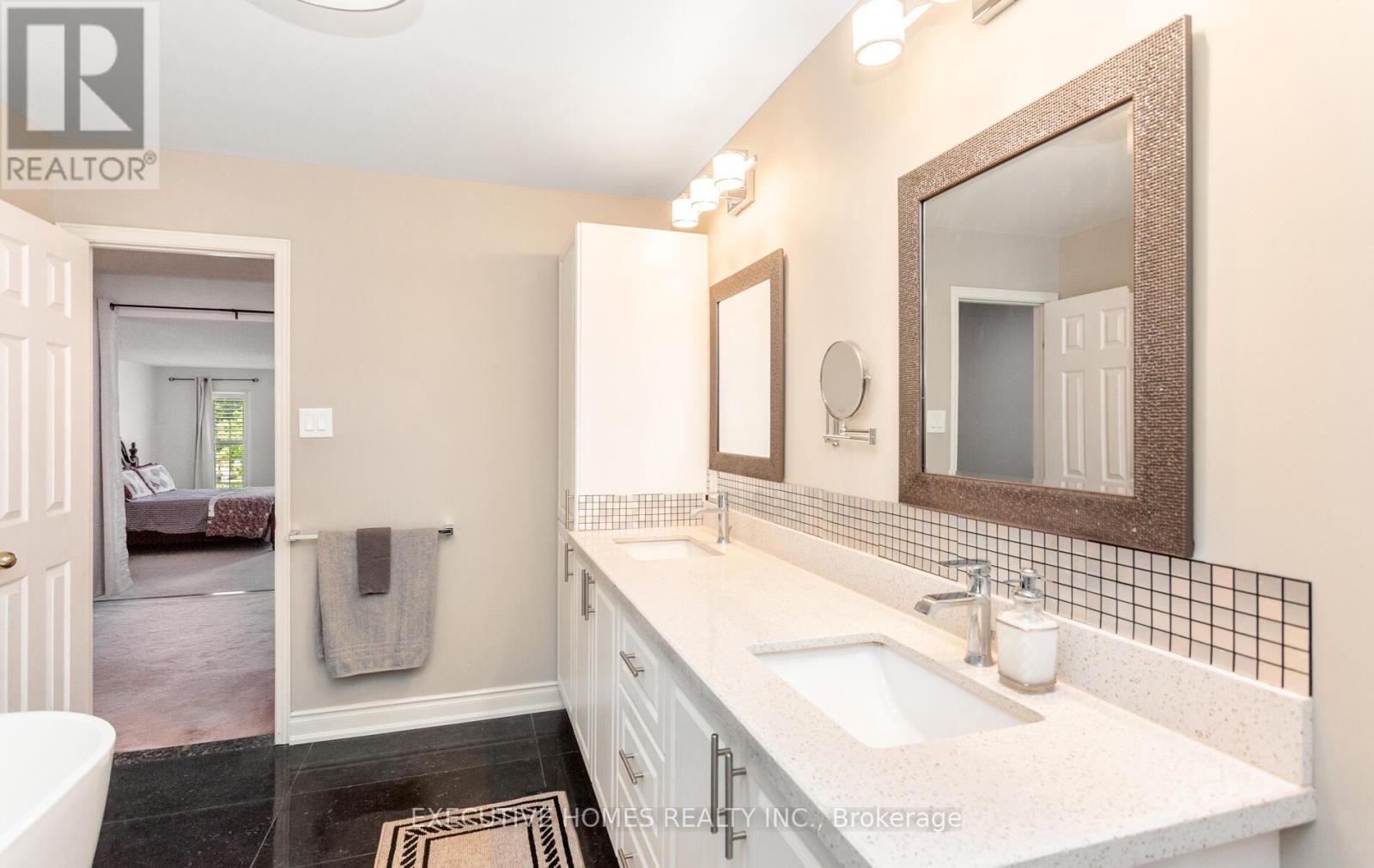 Photo 30 of 5489 Glen Erin Drive, Mississauga ON