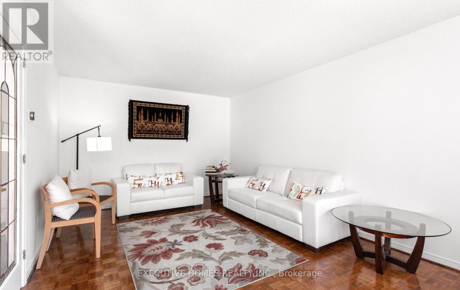 Photo 8 of 5489 Glen Erin Drive, Mississauga ON