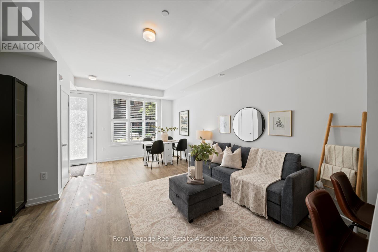 Photo 6 of 10 3546 Colonial Drive, Mississauga ON