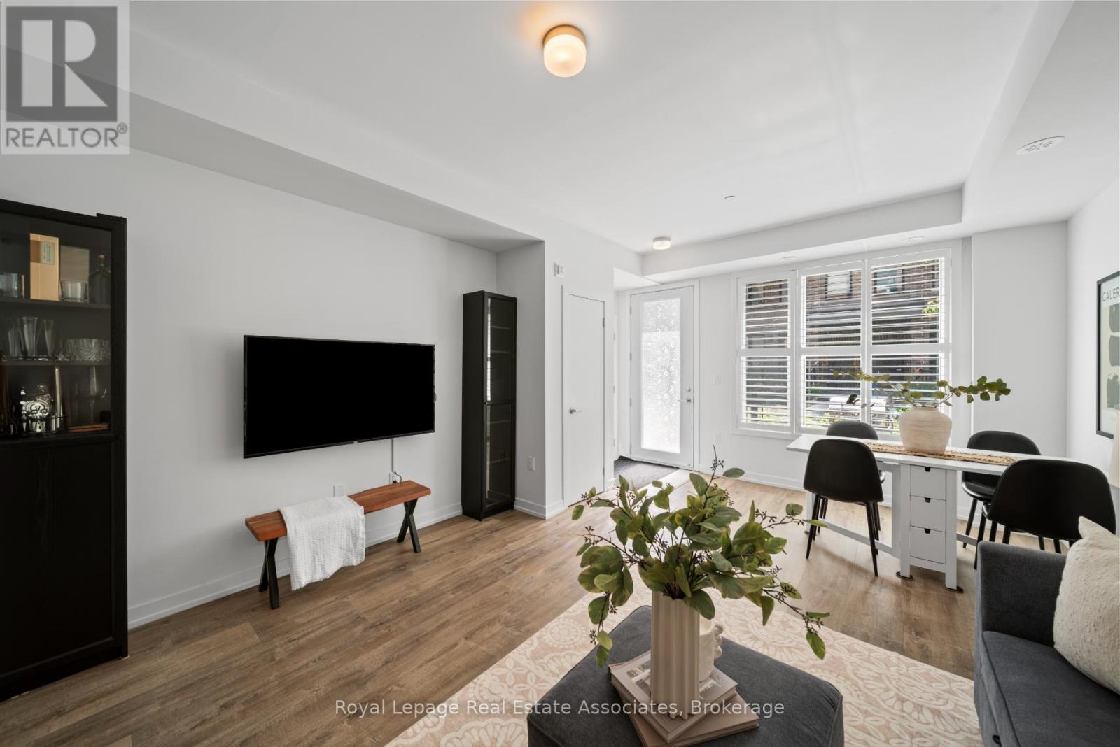 Photo 7 of 10 3546 Colonial Drive, Mississauga ON