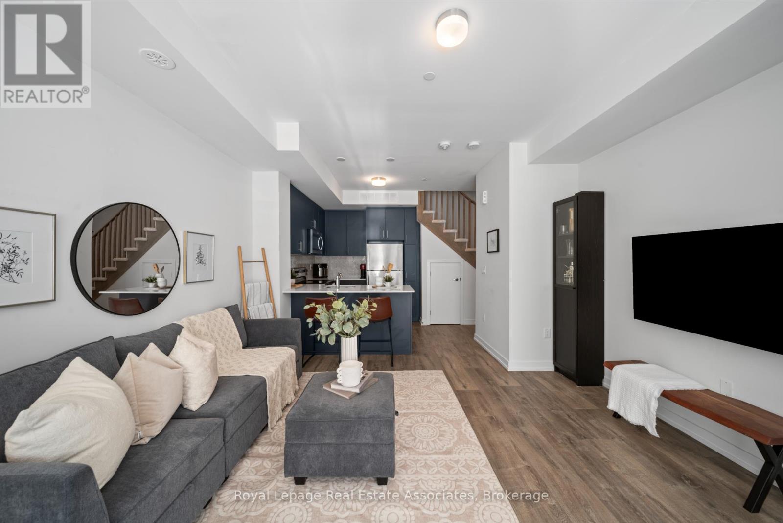 Photo 8 of 10 3546 Colonial Drive, Mississauga ON